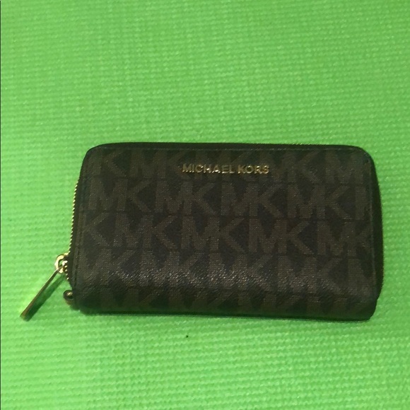 Michael Kors Handbags - MK wallet